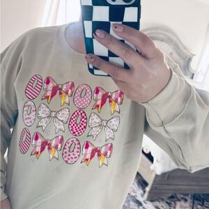 Cream Sweatshirt with Pink Bow Design